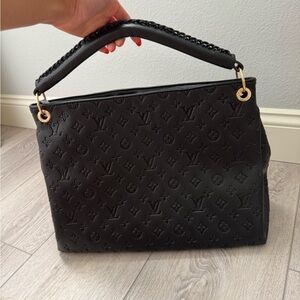 🖤 Louis Vuitton Monogram Empreinte Collection Vibe Bag 🖤